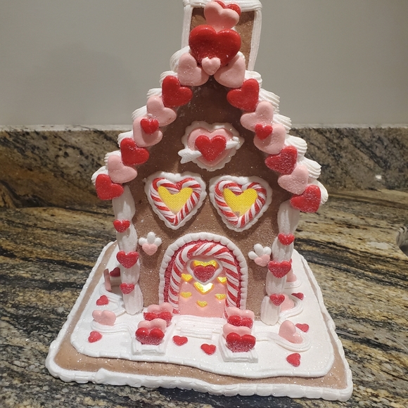 Valentine Hearts Gingerbread House-NWT - Picture 3 of 11